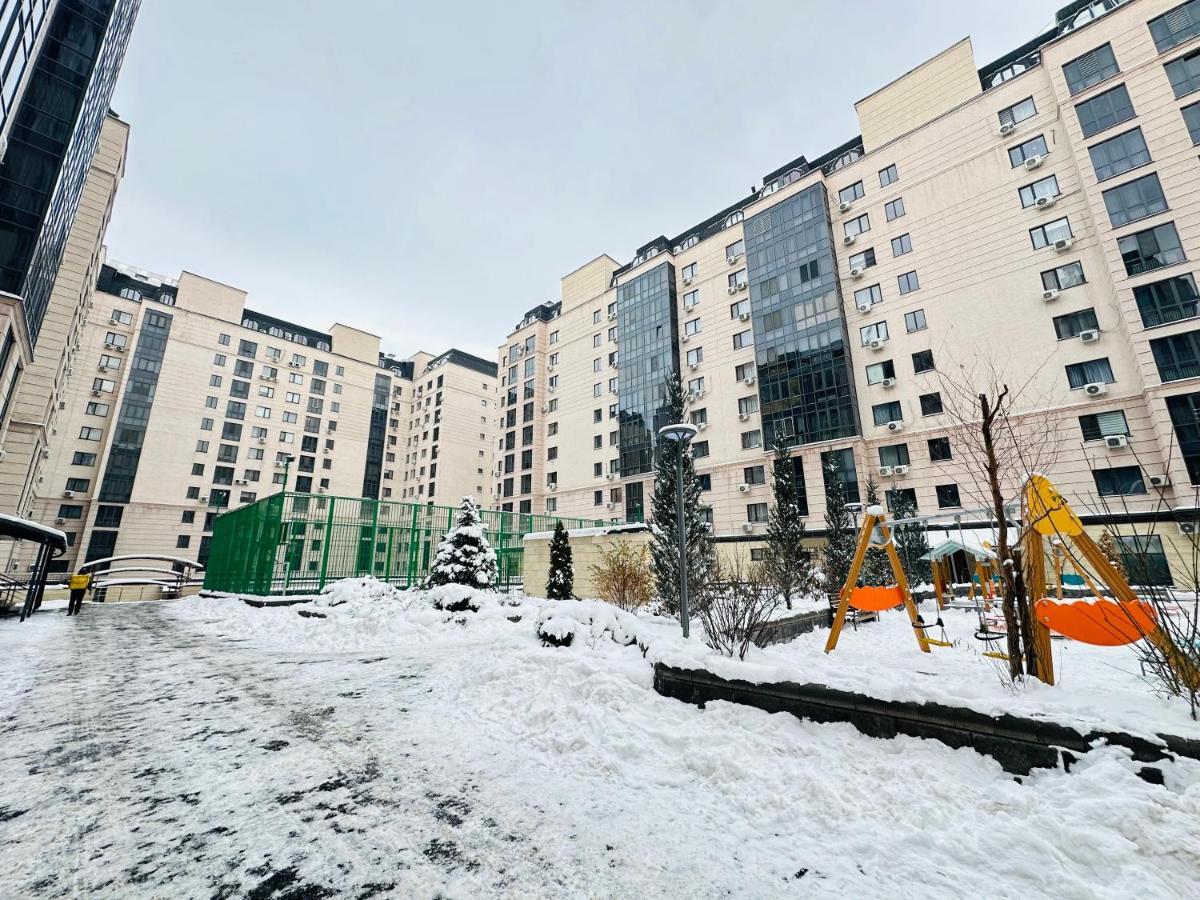 알마티 Central Park In The City Center 아파트 외부 사진