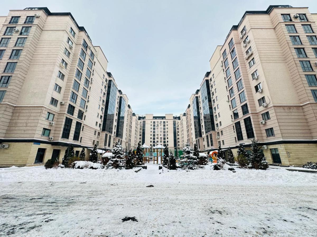 알마티 Central Park In The City Center 아파트 외부 사진